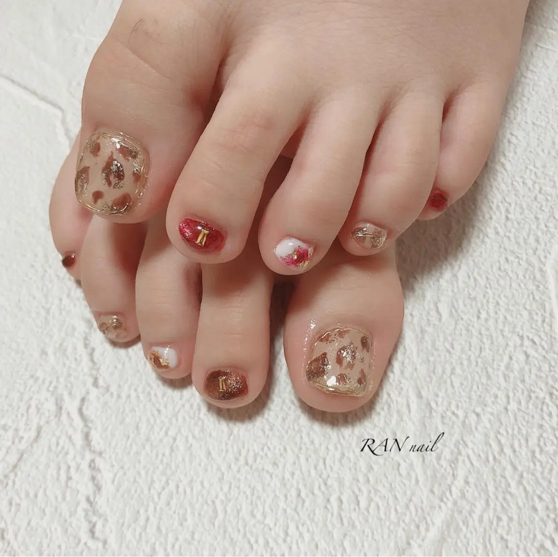 ネイル アニマル柄 フットネイル オフィスネイル 冬ネイル ハンドネイル フットネイル RAN nailのネイルデザイン