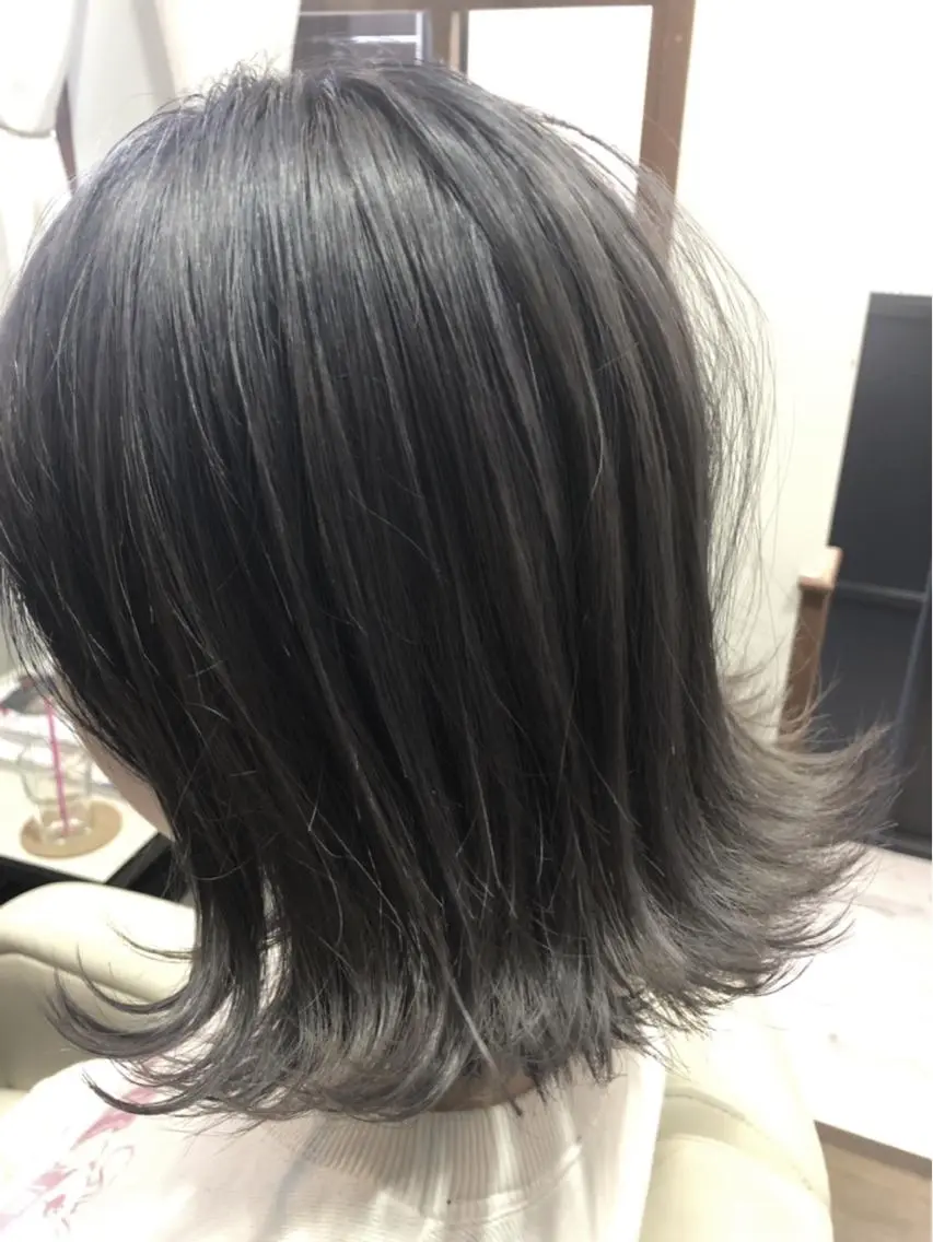 【ホワイト&シルバーカラー】ブリーチし放題&ダブルカラーorグラデーションカラー（肩下10cmまでのミディアムの長さ）の写真