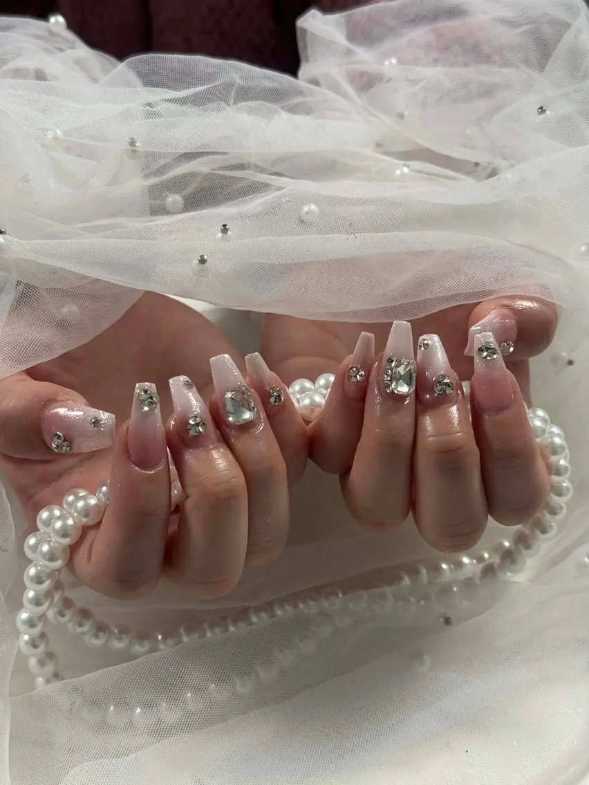 ネイル オーロラネイル クリアネイル 成人式 フラッシュネイル ジェルネイル ハンドネイル Amee Nail Salonのネイルデザイン