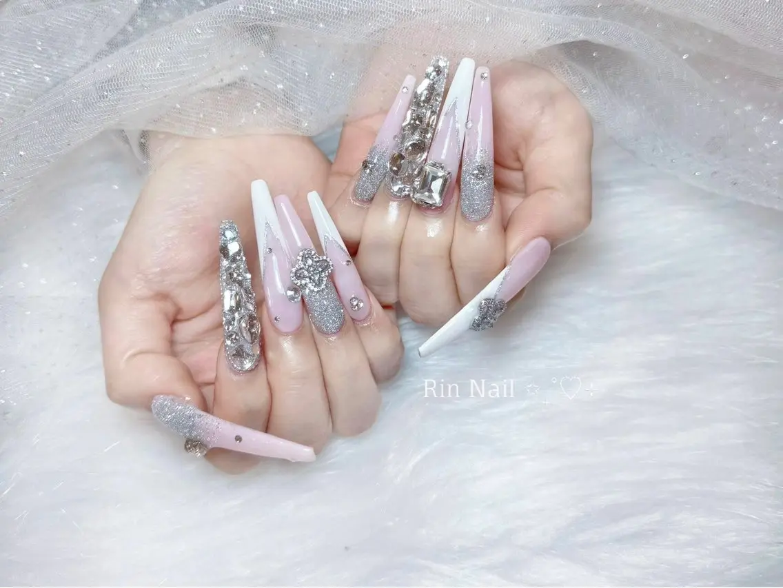 ネイル アートネイル チークネイル ジェルネイル ロングネイル マグネットネイル ハンドネイル Rin Nail 新大久保店のネイルデザイン