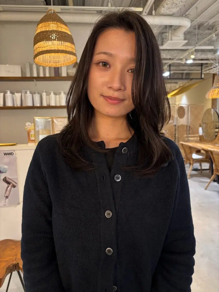 セミロング カット ヘアカラー 髙野 未衣菜のヘアスタイル