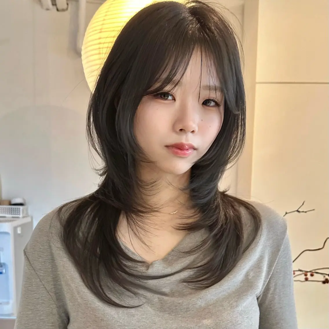 ミディアム カット ヘアカラー トリートメント 🌹ハッシュカット、 レイヤー韓国ヘア🌹のヘアスタイル