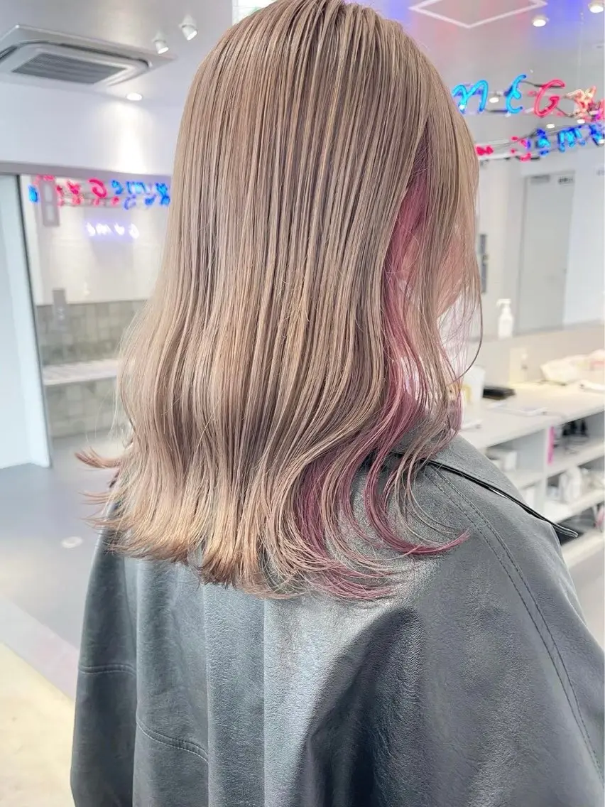 セミロング カット ヘアカラー トリートメント ヘアセット 透明感ブリーチ ハイトーンウエダのヘアスタイル