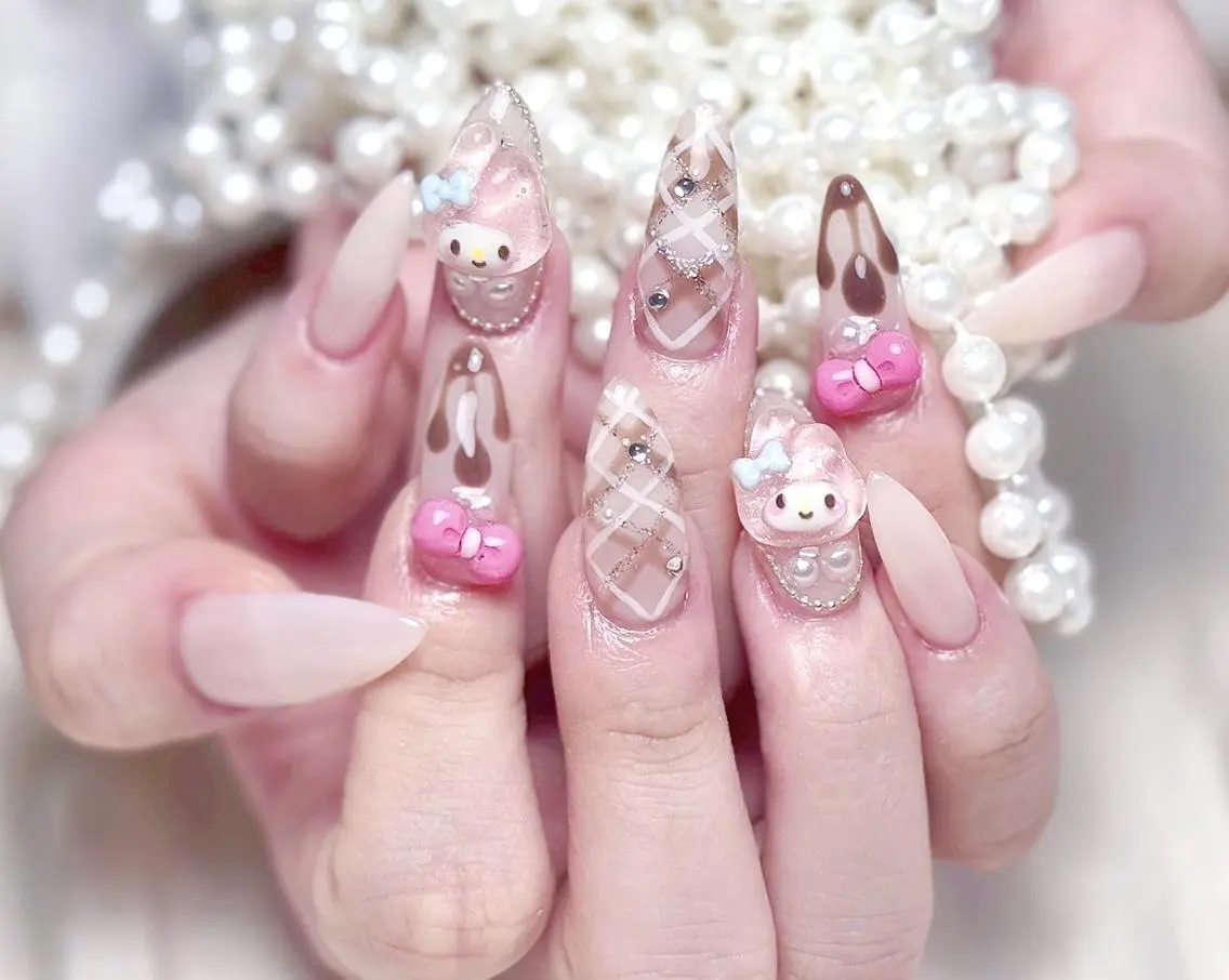 ネイル オーロラネイル 長さ出し フレンチネイル ガーリー キラキラネイル 🎀まゆ 🪽🐾のネイルデザイン