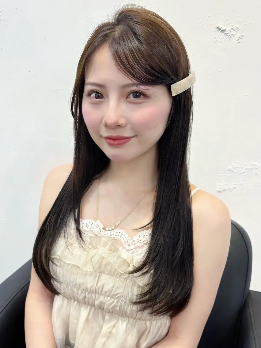 《平日限定》似合わせカット+艶カラー+保湿トリートメントの写真