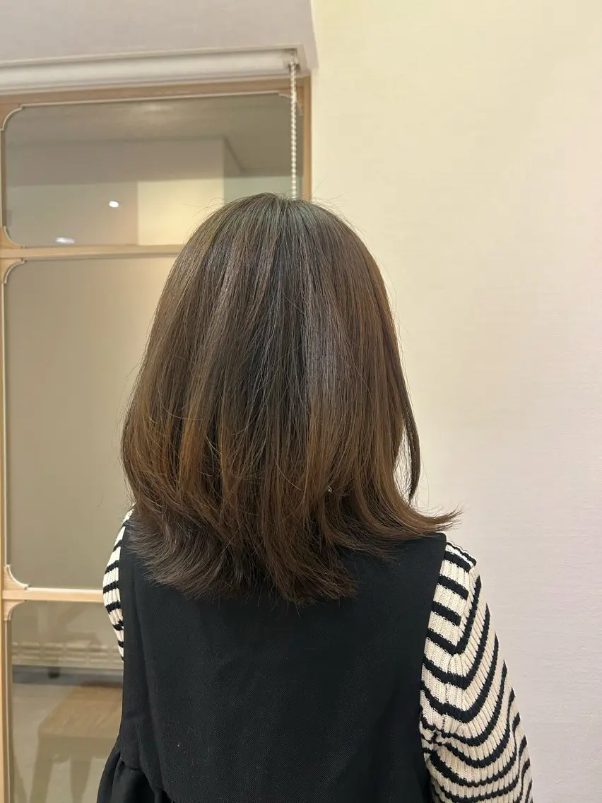 ミディアム レイヤーカット AILERON 神村のヘアスタイル