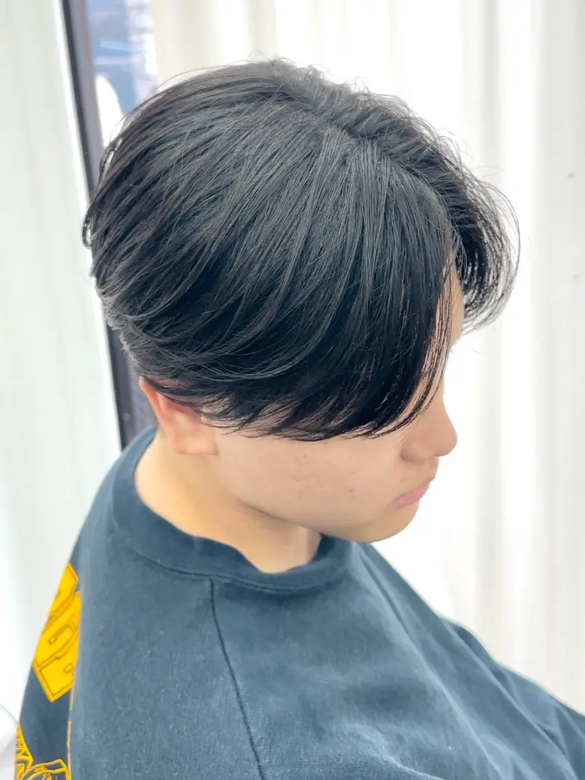 メンズ メンズブリーチ センターパート メンズパーマ 岐津公太 メンズ縮毛矯正のプロのヘアスタイル