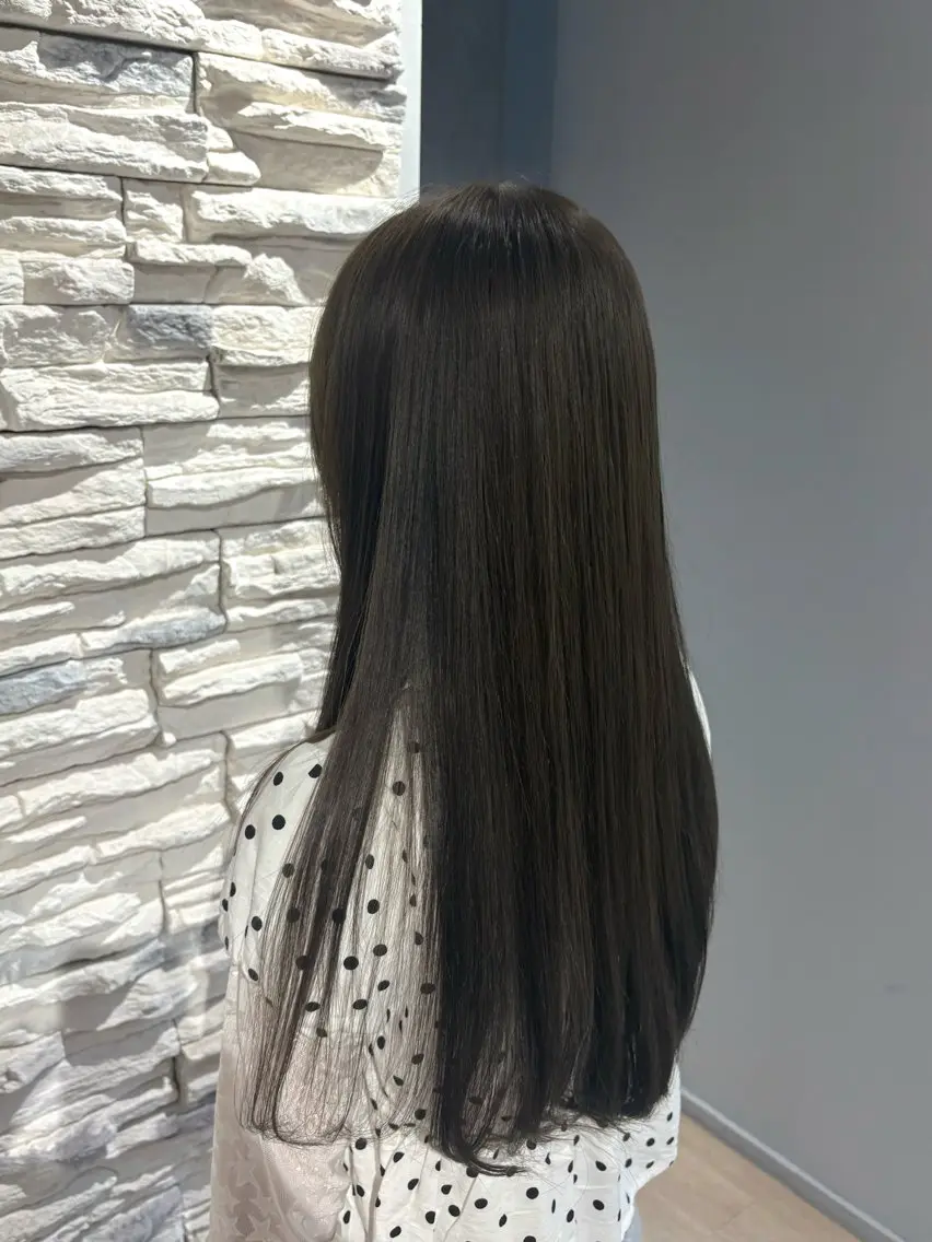 セミロング カラー 透明感カラー グレージュ mimi 🌟のヘアスタイル