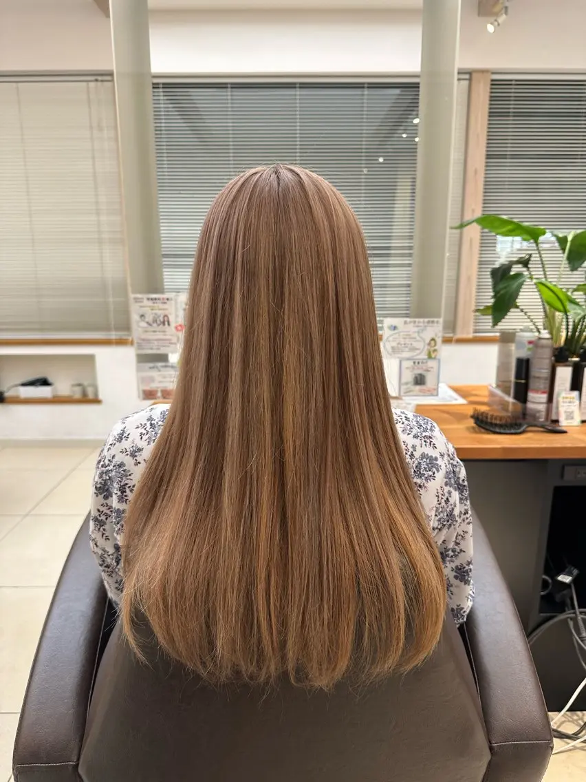 ロング ヘアカラー 【艶カラー/スパ】 M o k aのヘアスタイル