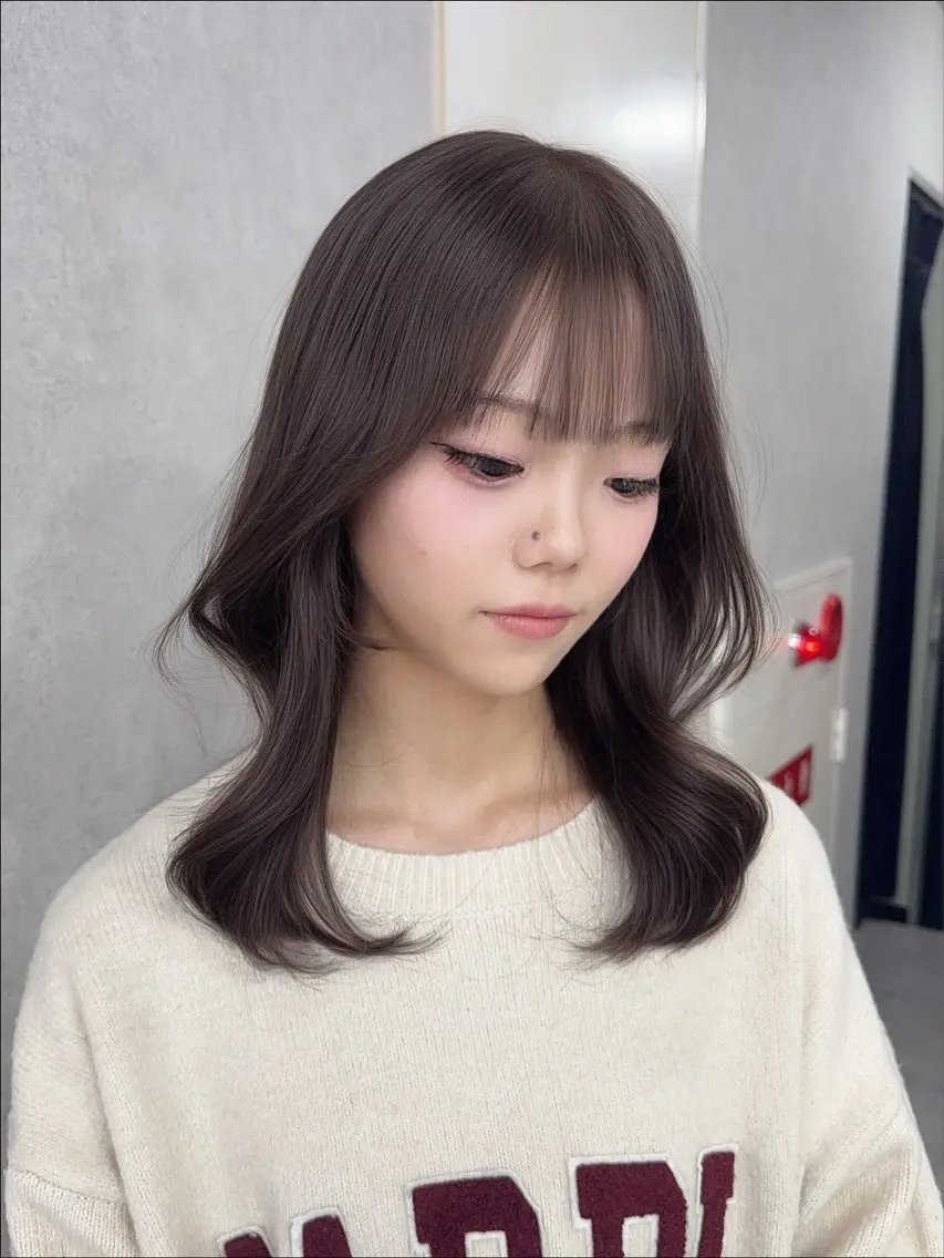 カラー アッシュ アッシュブラウン ベージュカラー 黒髪 ブリーチ ヘアカラー トリートメント 赤み無し柔らかカラー 【梅田】madokaのヘアスタイル