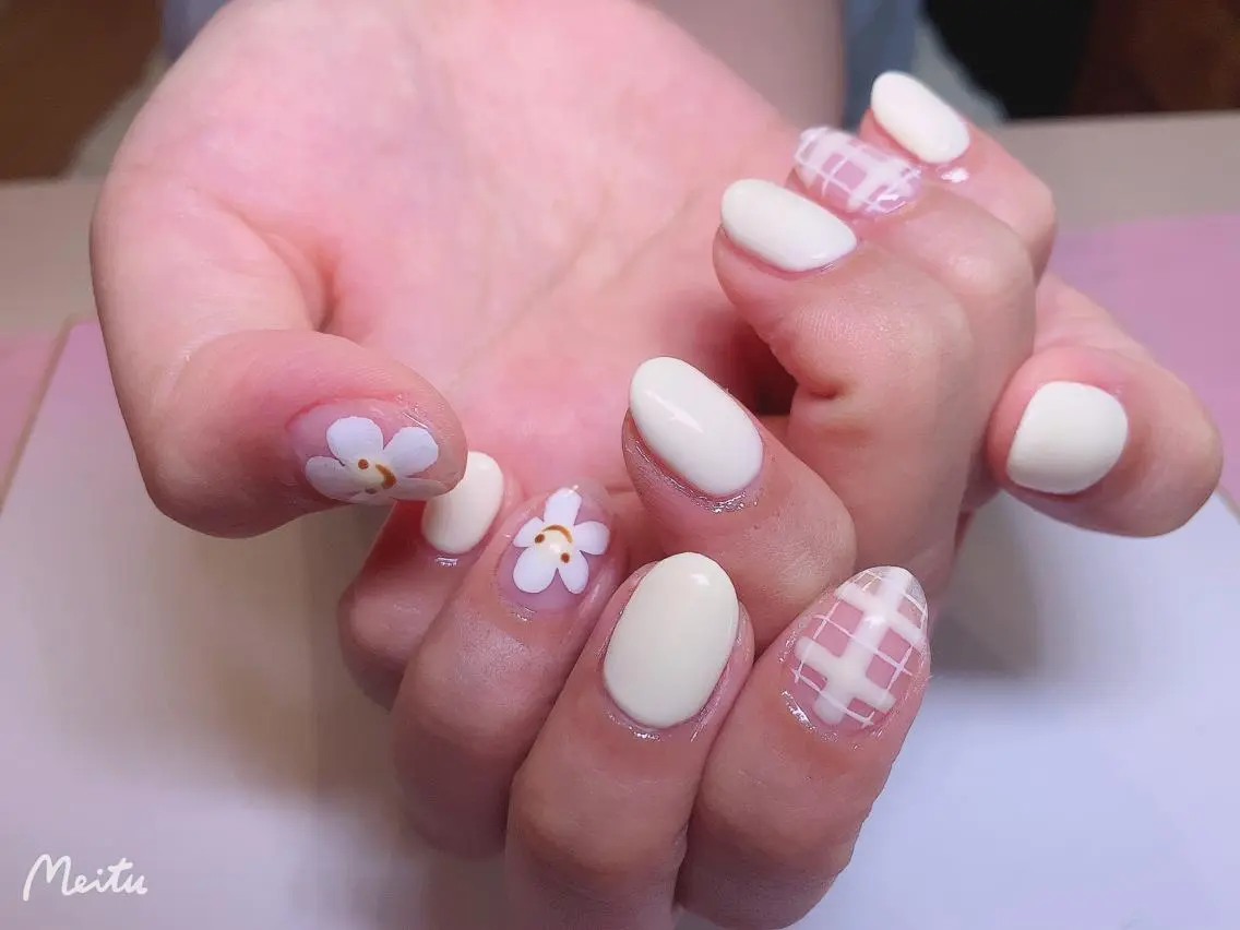 ネイル miu miuのネイルデザイン