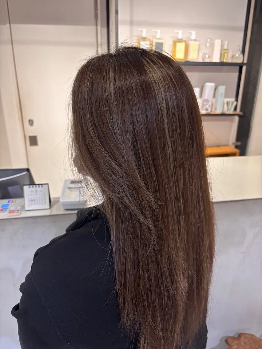 セミロング ハイライト ヘアカラー FILMS Rinoのヘアスタイル