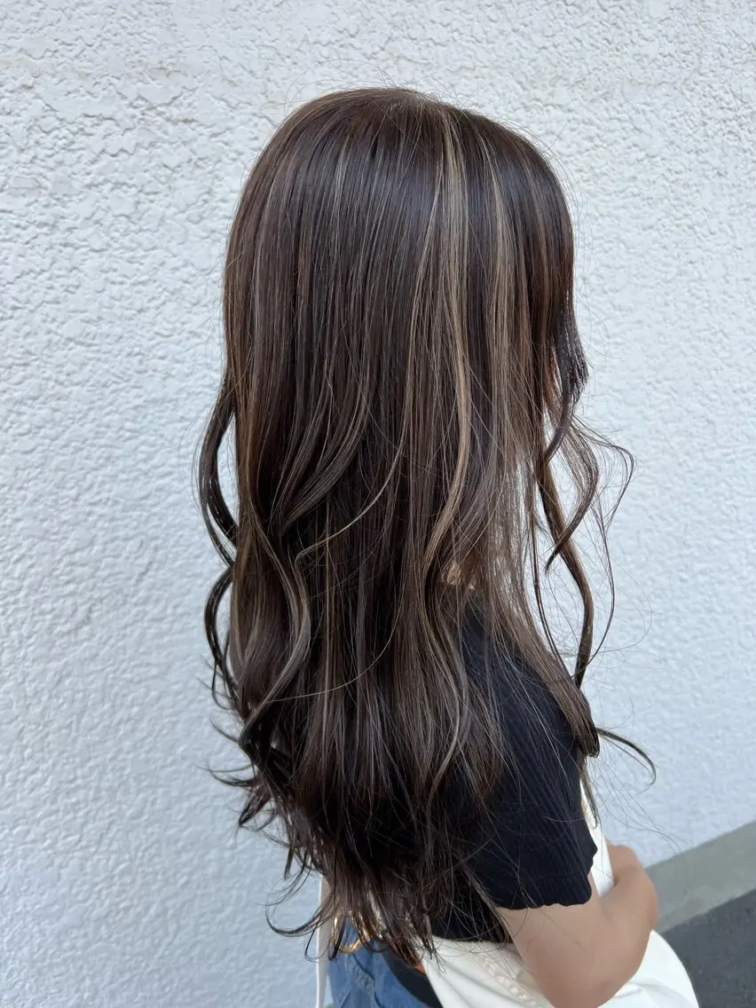 カラー ハイライトカラー 川畑 陽奈のヘアスタイル