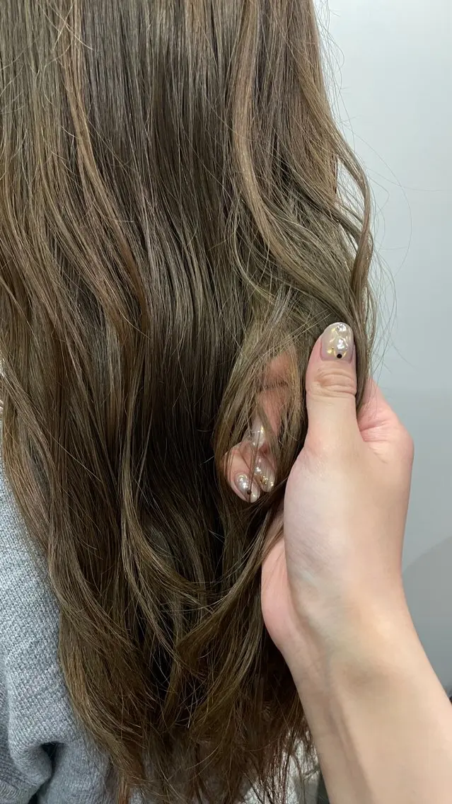 ロング カラー ベージュカラー 透明感カラー オリーブベージュ 都築 あんずのヘアスタイル