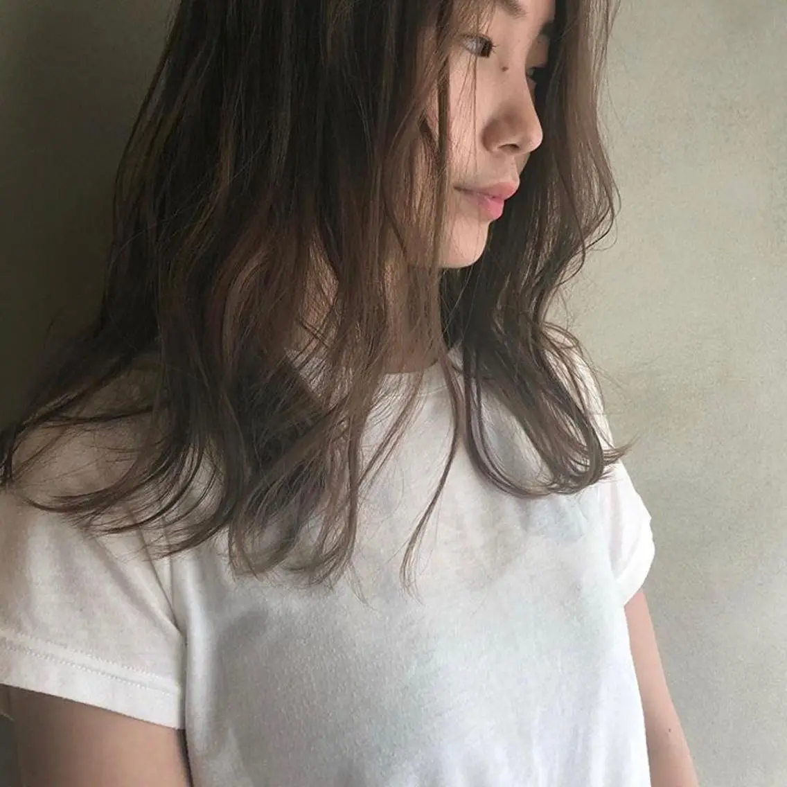 セミロング カラー ベージュカラー オリーブベージュ ヘアカラー yajima Moemiのヘアスタイル