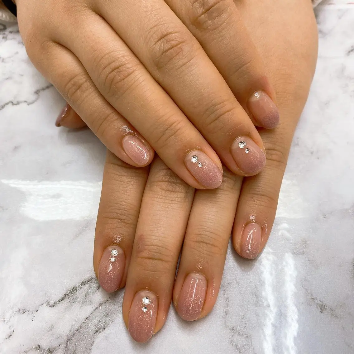 ネイル グラデーション NORA nail UMEDA MAIのネイルデザイン