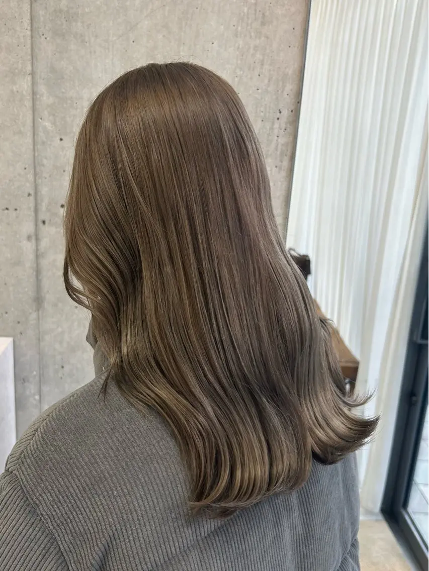 セミロング レイヤーカット ヘアカラー トリートメント LOE Yuuka/42🩵のヘアスタイル