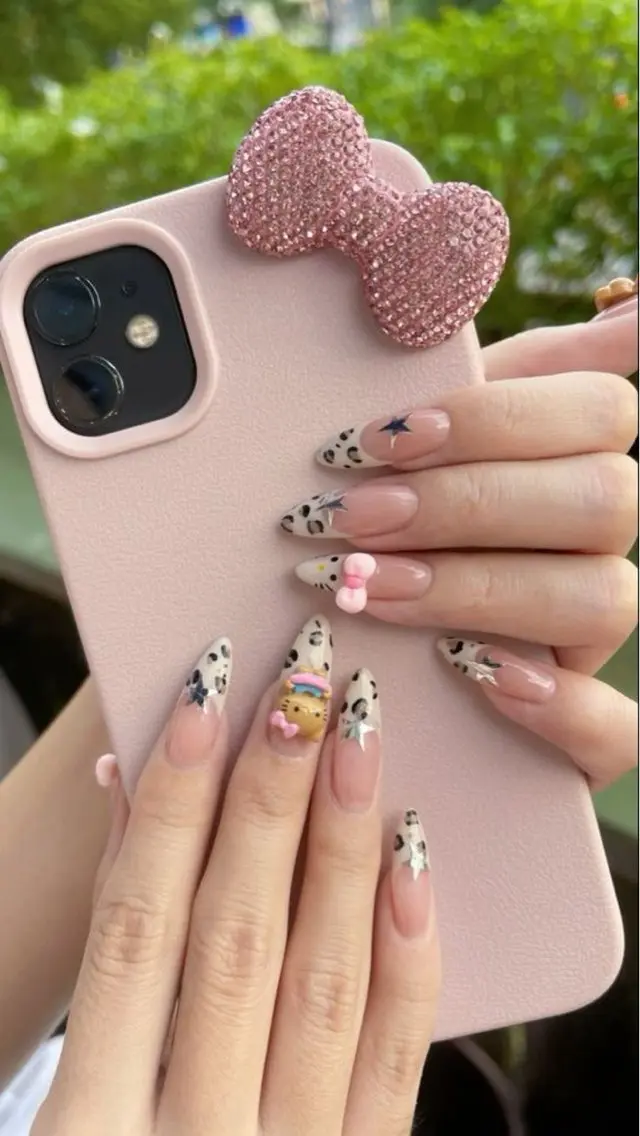 ネイル フラワーネイル ジェルネイル キラキラネイル 韓国ネイル マグネットネイル ハンドネイル Blingg NailStudioのネイルデザイン