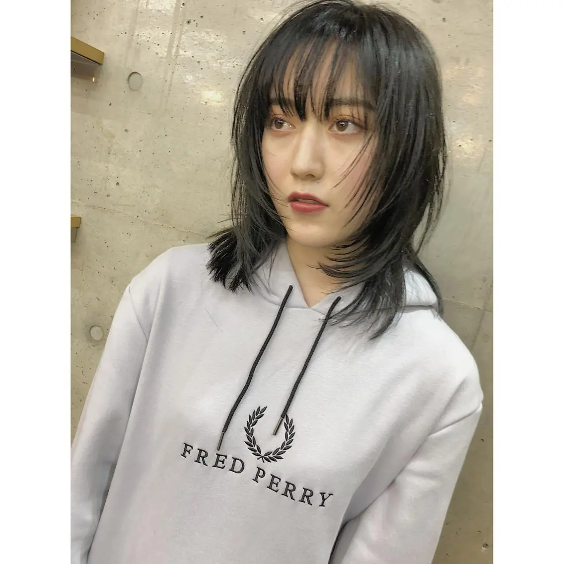 ミディアム カラー 黒髪 ブルーカラー ブルーブラック ウルフカット カット ヘアカラー トリートメント ヘアセット センスをお届けします 大谷将生infpのヘアスタイル