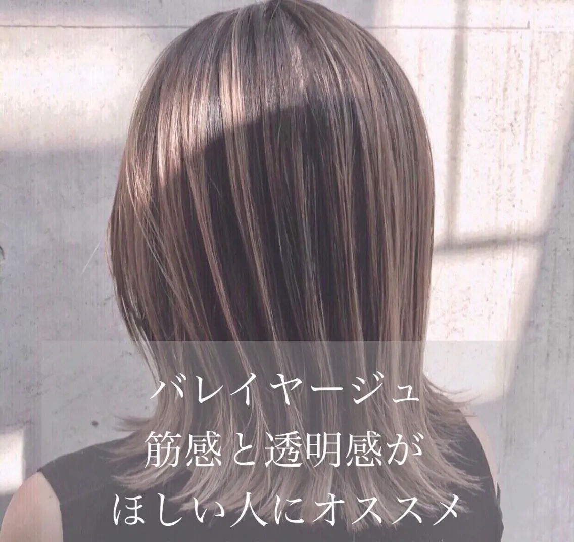 ミディアム カラー ミディアムパーマ アッシュ ベージュカラー ブルーカラー グレージュ ヘアカラー AKI アキのヘアスタイル