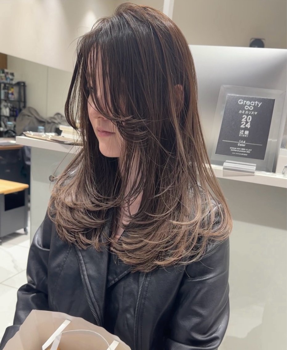 ミディアム カラー レイヤーカット レイヤーカット 白髪ぼかし/KURAのヘアスタイル