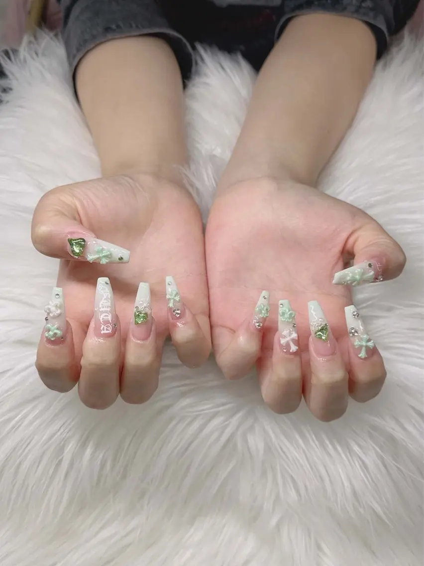 ネイル 長さ出し グラデーション 卒業式 キラキラネイル マグネットネイル ハンドネイル Lee Nailsのネイルデザイン