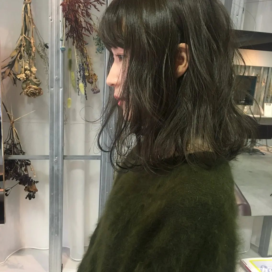 ミディアム カラー パーマ ミディアムパーマ ニュアンスパーマ カット ヘアカラー パーマ トリートメント レイヤーカット🪄 耳ツボ🎀Ayumiのヘアスタイル