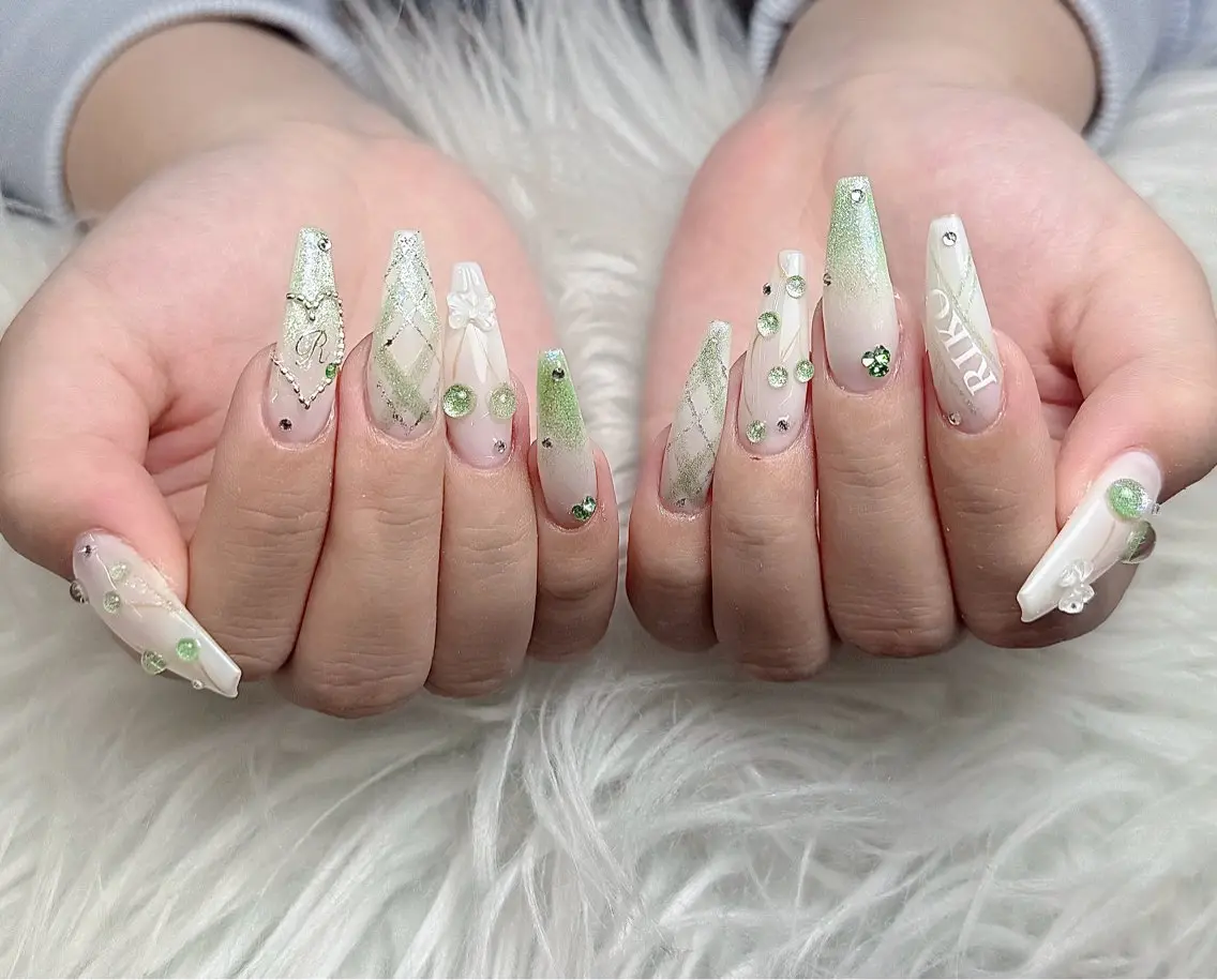 ネイル チークネイル 長さ出し フラッシュネイル フレンチネイル グラデーション ハンドネイル Lenie Nail Salonのネイルデザイン