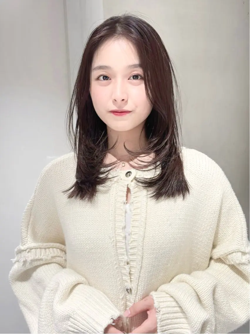 ミディアム ミディアムレイヤー レイヤーカット トリートメント 表参道レイヤーカット 髪質改善山岸季生のヘアスタイル