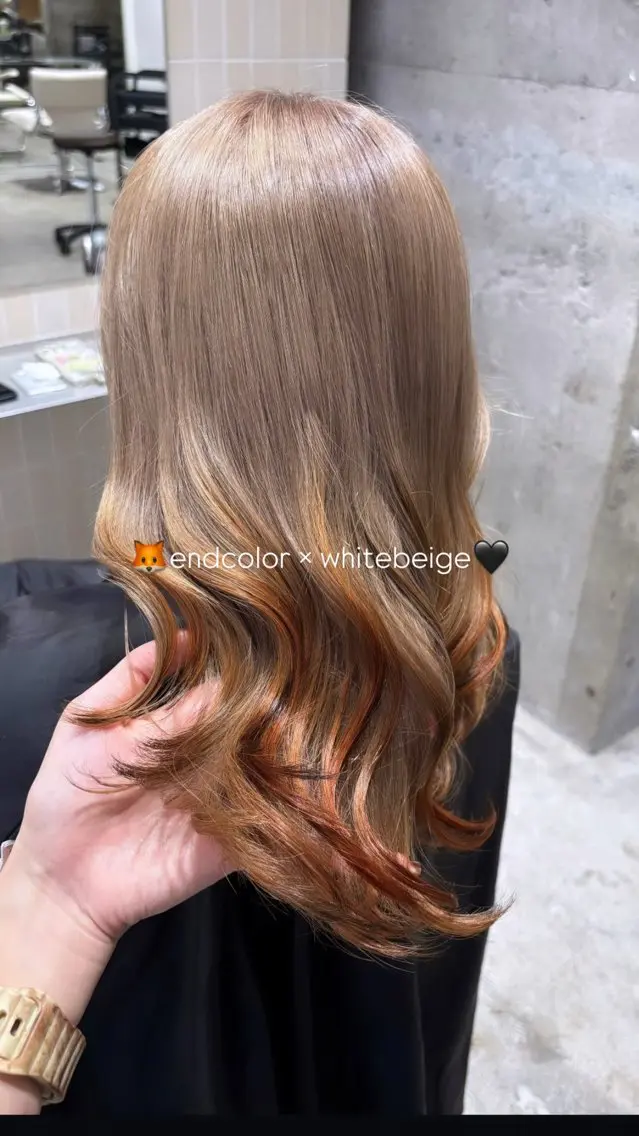 セミロング カラー ベージュカラー 黒髪 オレンジ ホワイトベージュ カット ヘアカラー トリートメント 艶カラー/レイヤー 🦋AKARI🦋のヘアスタイル