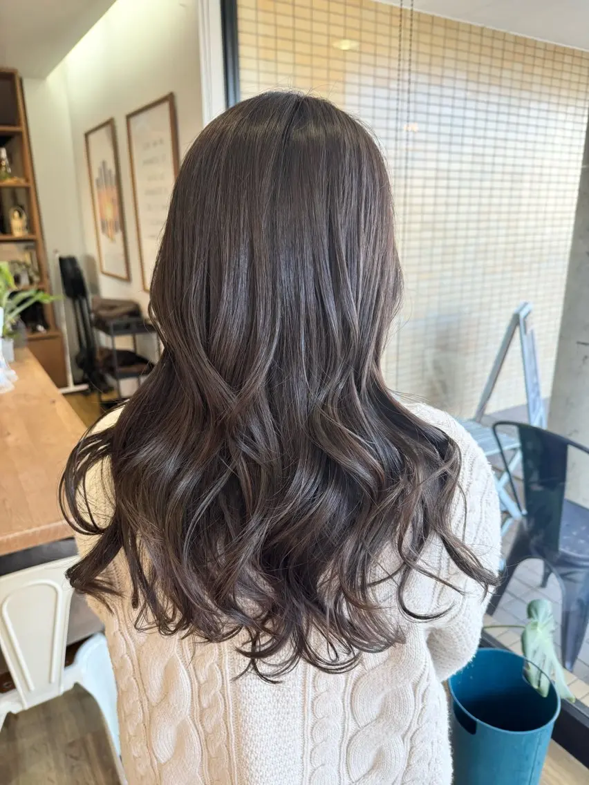 ロング カラー グレージュ ヘアカラー トリートメント ツキダテ ユイのヘアスタイル