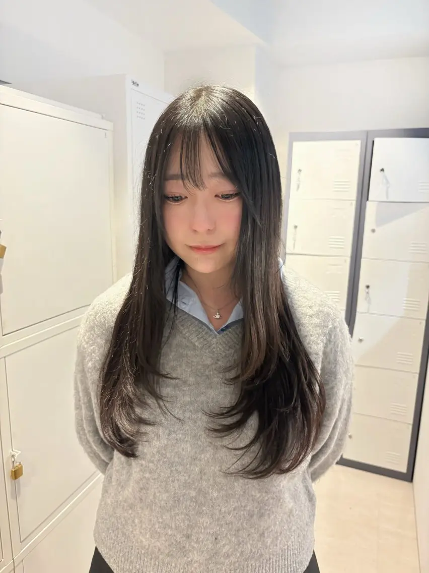 セミロング レイヤーカット ニトウ レイナのヘアスタイル