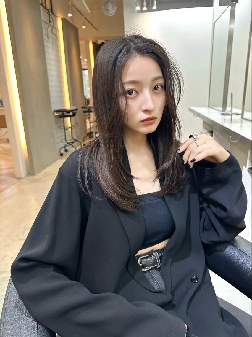 セミロング カラー ミディアムレイヤー 添田晃基のヘアスタイル