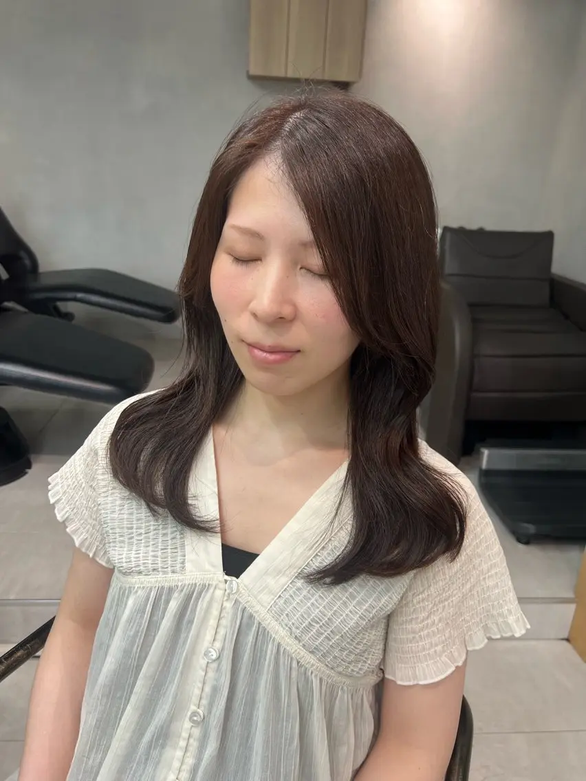 セミロング カット ヘアカラー トリートメント 小森聖奈 韓国風レイヤーカットのヘアスタイル