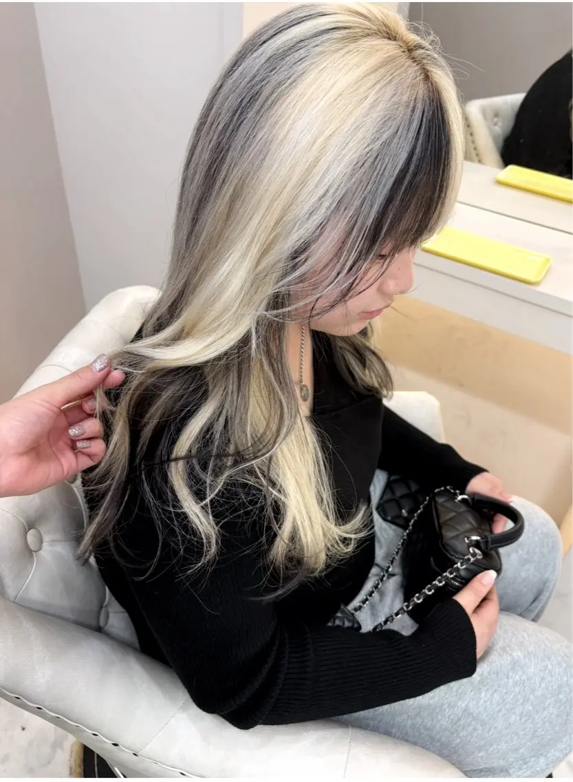 ロング カラー ブリーチ 抜きっぱなしブロンド ブロンド デザインカラー ハイトーンカラー ヘアカラー 🫧富田 苑実🫧のヘアスタイル