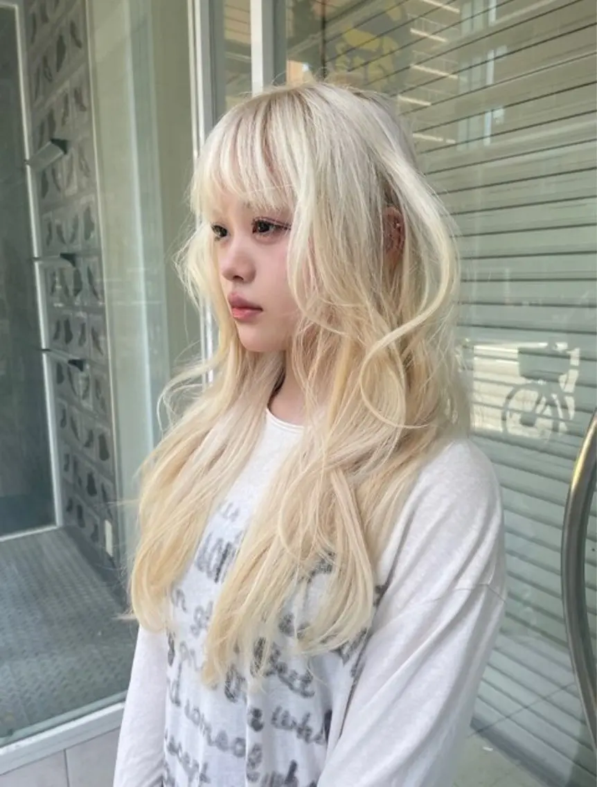 セミロング カラー アッシュ アッシュグレー ベージュカラー ブリーチ ブロンド ヘアカラー トリートメント 【きらめき屋さん🎀 ハイトーン大和🎀】のヘアスタイル