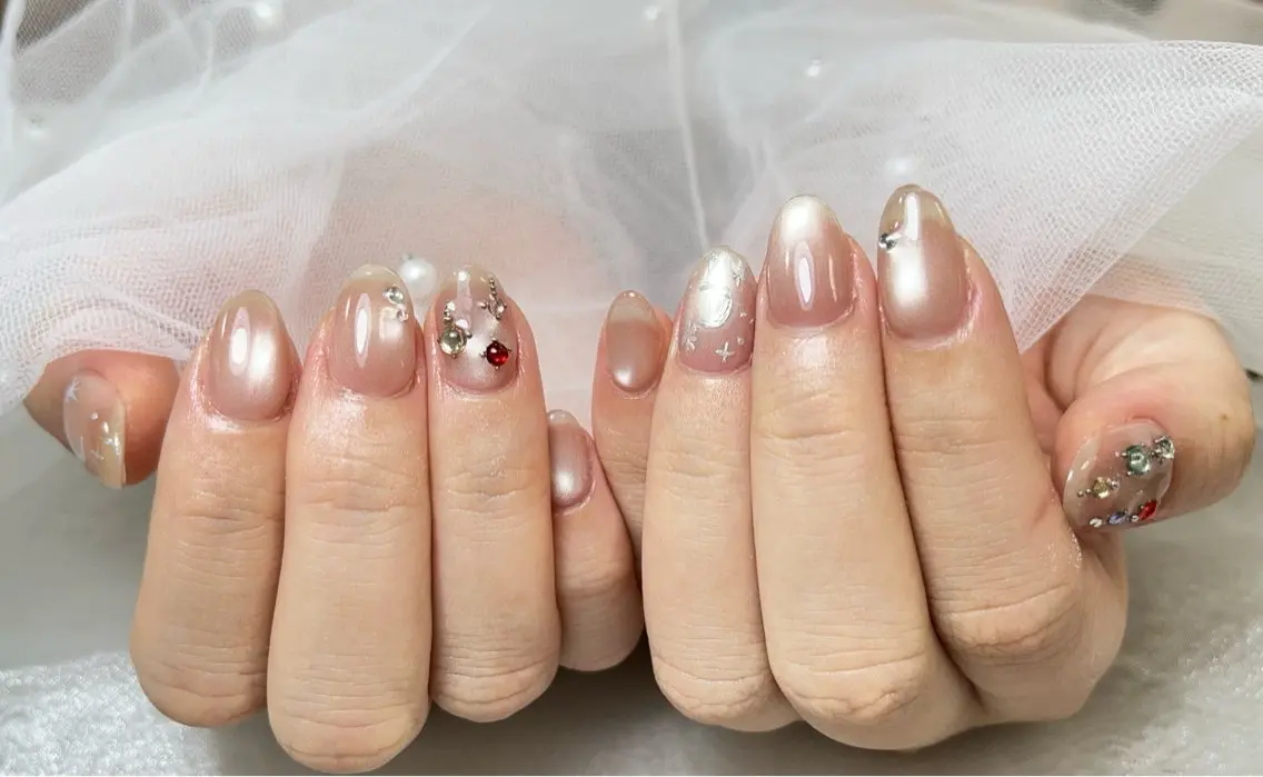 ネイル オーロラネイル チークネイル フットネイル フレンチネイル ジェルネイル ハンドネイル ハンドケア NEW NAIL💞 yuki🔥のネイルデザイン