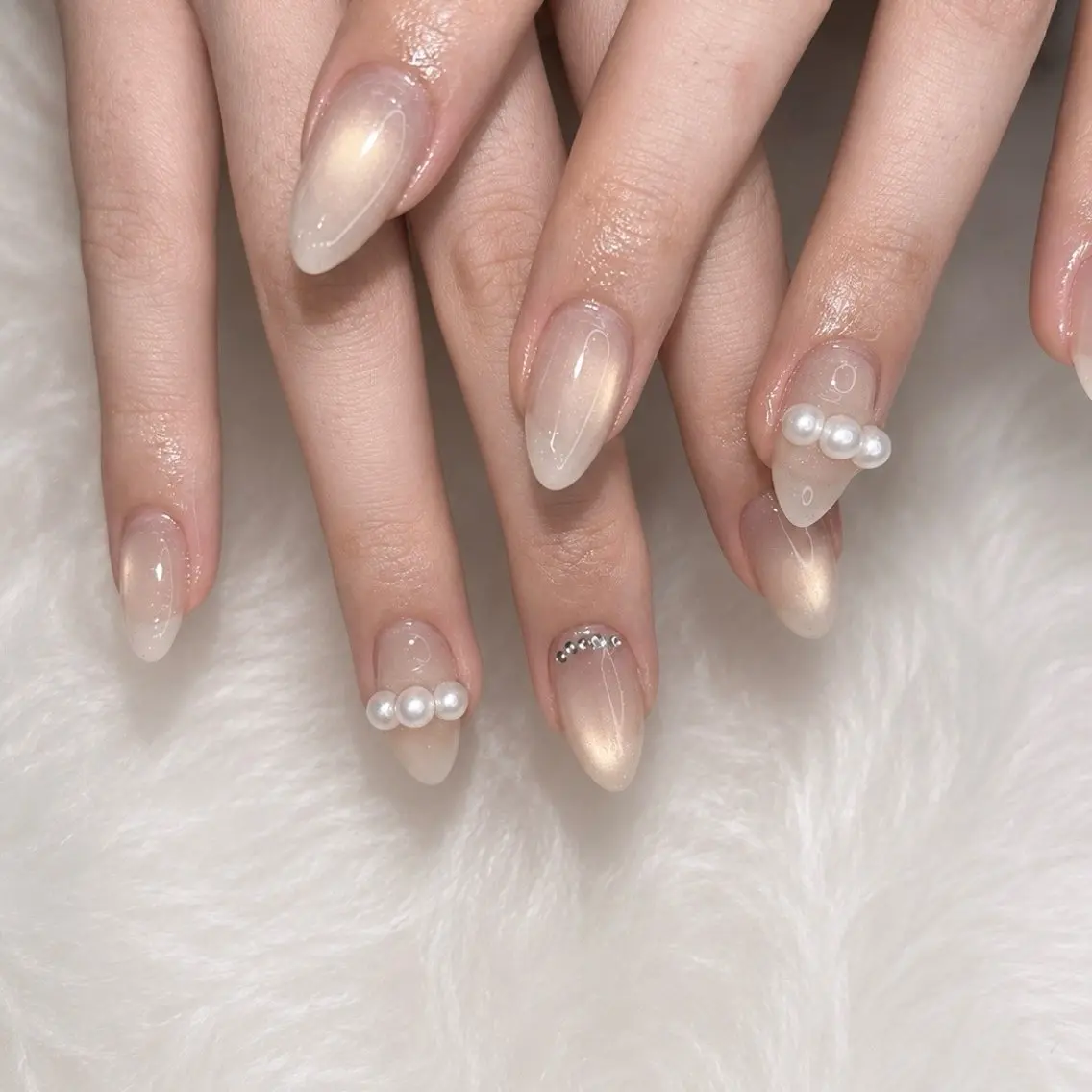 ミディアム ハンドネイル OliviaBlue nailのネイルデザイン