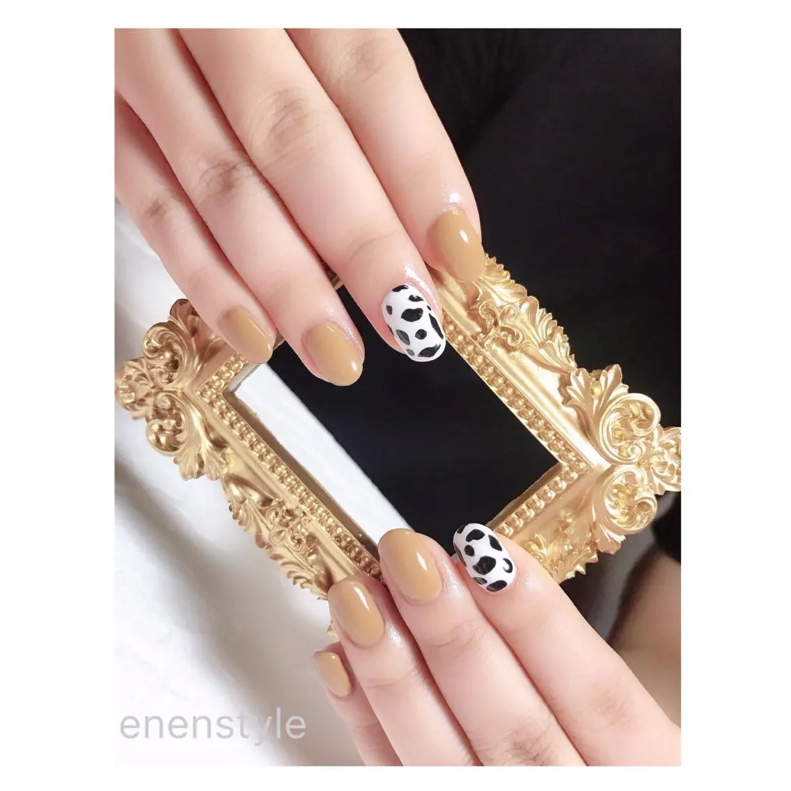 ショート ネイル ブラウン ジェルネイル ニュアンスネイル オフィスネイル シンプルネイル ハンドネイル 🐾enen style 🐾のネイルデザイン