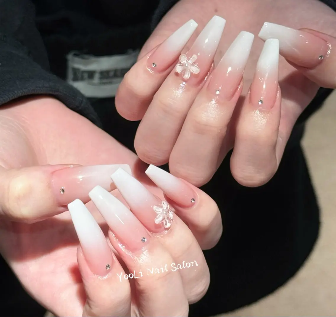 ネイル アートネイル オーロラネイル チークネイル フレンチネイル ガラスフレンチ ハンドネイル 🎀🎀YooLi Nail Salonのネイルデザイン