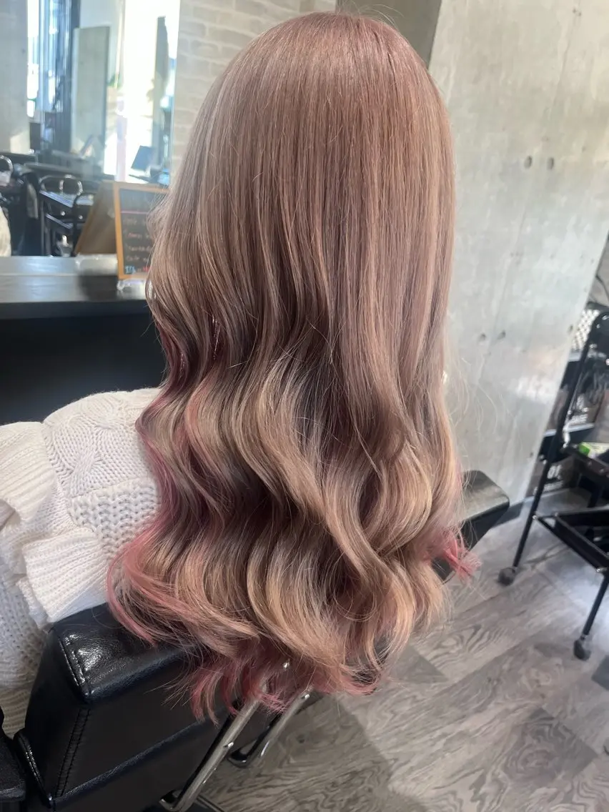 ロング Lilly 中谷友里のヘアスタイル