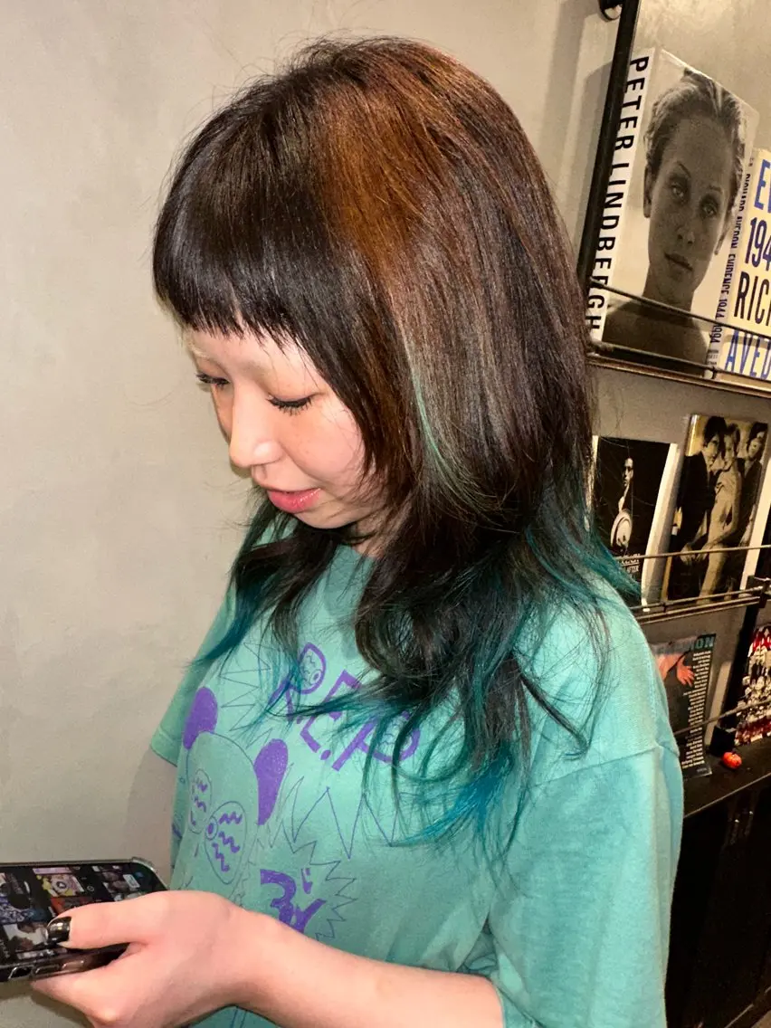 ロング カラー ブリーチ ヘアカラー トリートメント ヤマダ アオイのヘアスタイル