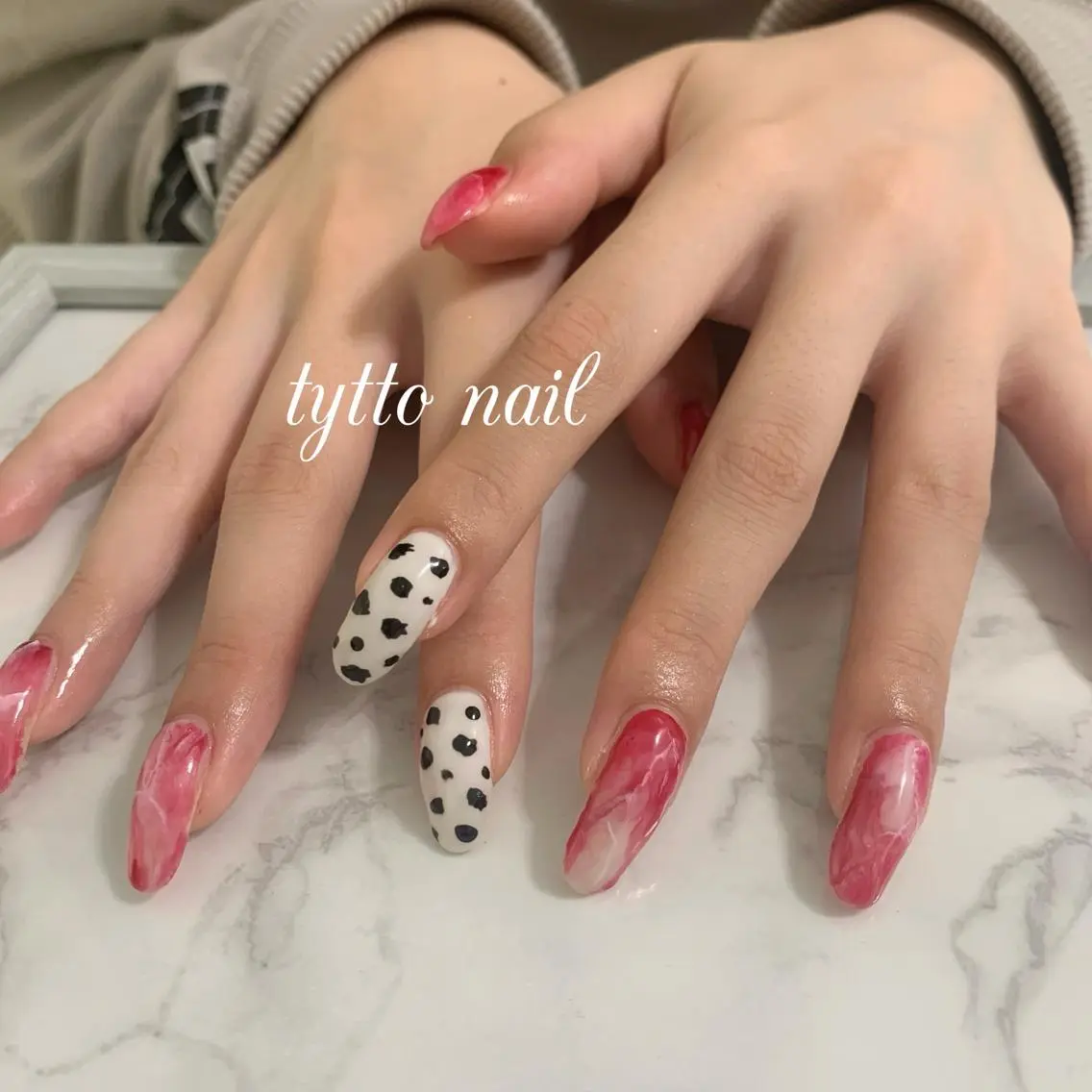 ネイル アニマル柄 ボルドー ニュアンスネイル 赤色 ハンドネイル tytto nail ❤︎‪‪eri‪‪のネイルデザイン