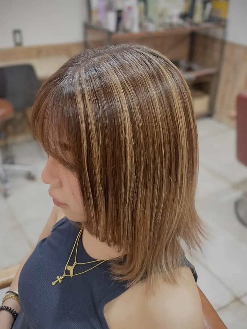 ミディアム カラー ショートボブ バレイヤージュ ベージュカラー デザインカラー イヤリングカラー Wカラーレイヤーカ ット⚡️CHIAKIのヘアスタイル
