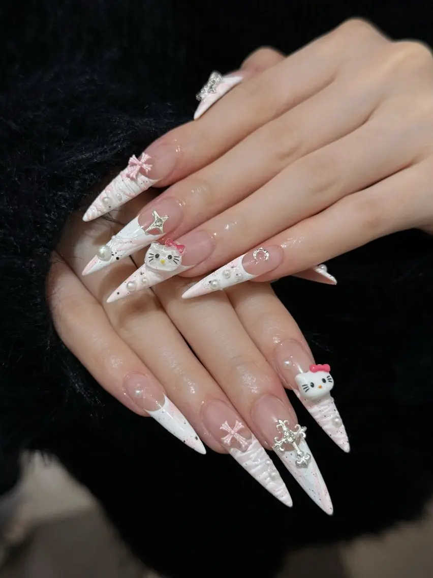 ネイル チークネイル ドット フレンチネイル グラデーション ハート Eli Muse 新宿ネイルのネイルデザイン