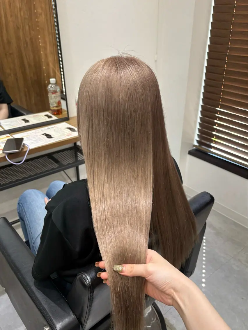 ロング カラー ベージュカラー ミルクティーベージュ カット ヘアカラー ENA💗NEXT /ハイトーンエクステのヘアスタイル