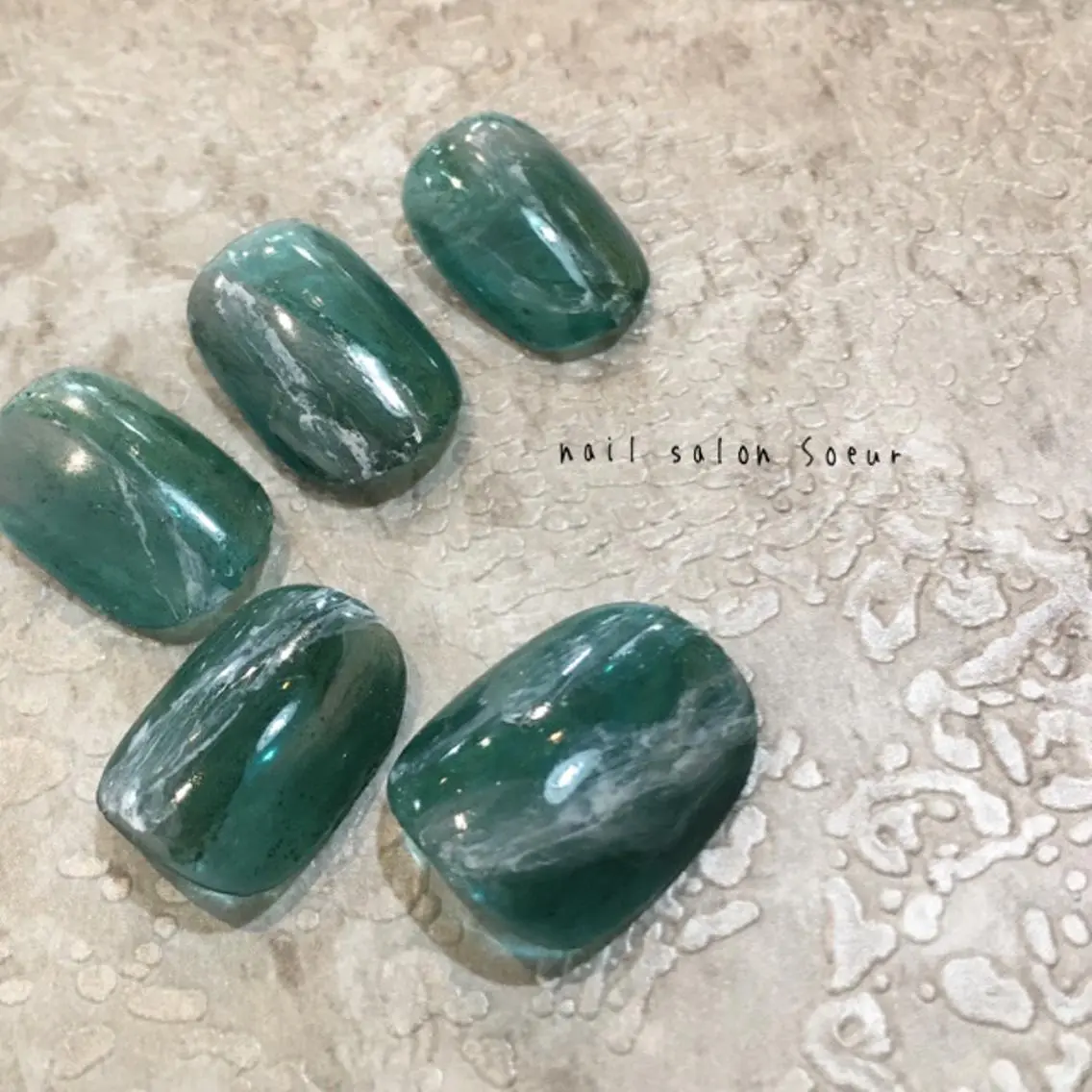 ネイル アートネイル ジェルネイル グリーン ニュアンスネイル ハンドネイル nail salon Soeurのネイルデザイン