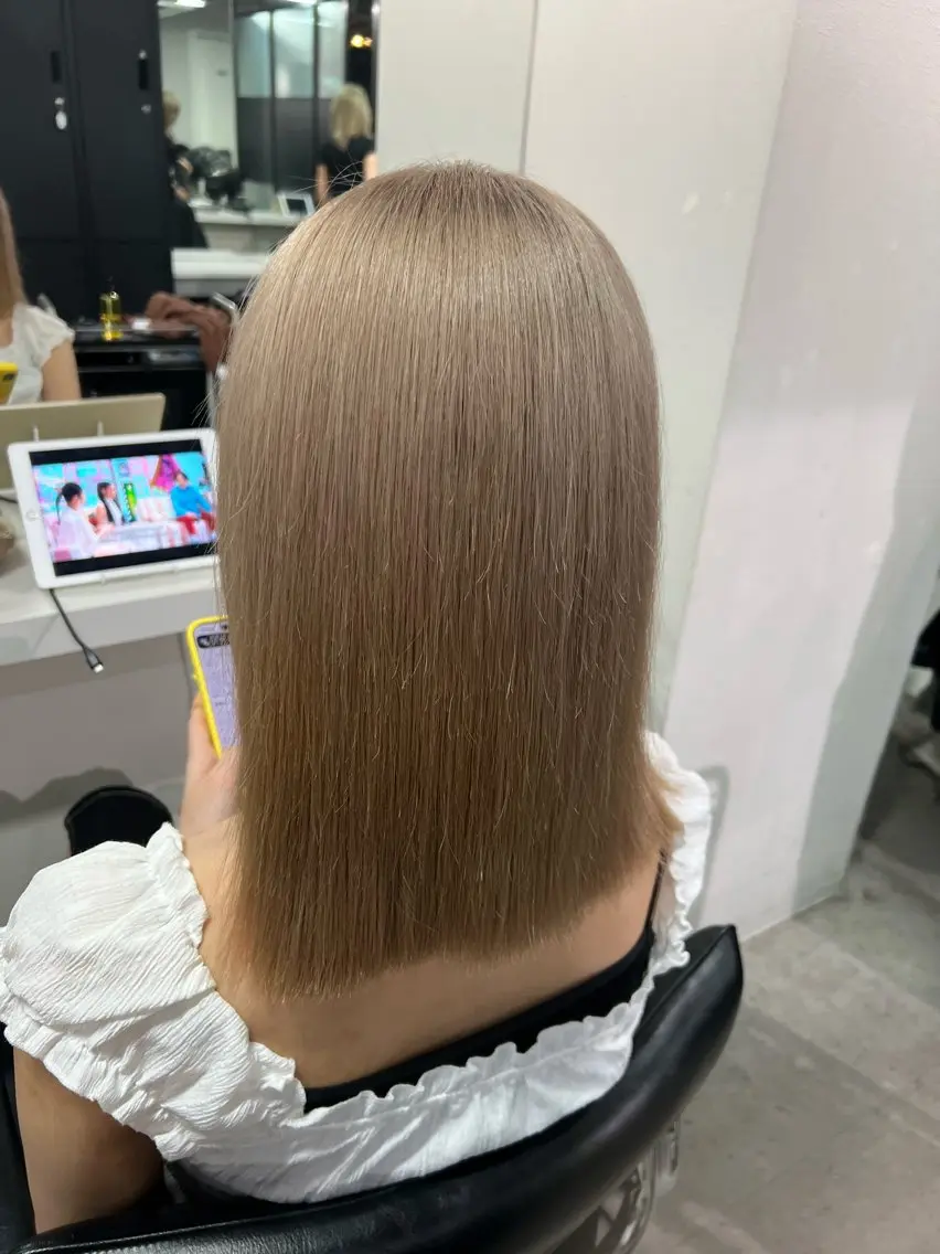 セミロング カラー ベージュカラー ミルクティーベージュ ヘアカラー Natsuki 🖤のヘアスタイル