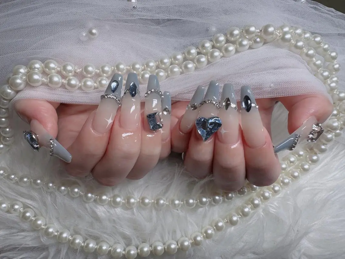 ネイル オーロラネイル 成人式 フレンチネイル グラデーション ハロウィン ハンドネイル Hbaby nailのネイルデザイン