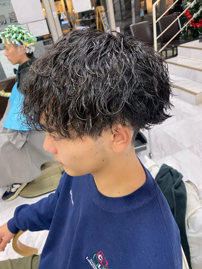 パーマ メンズ メンズパーマ メンズツイストパーマ 波巻きパーマ スパイラルパーマ ツイストパーマ カット パーマ トリートメント 🌴パーマオタク🌴 長谷川 諒佑🌈のヘアスタイル